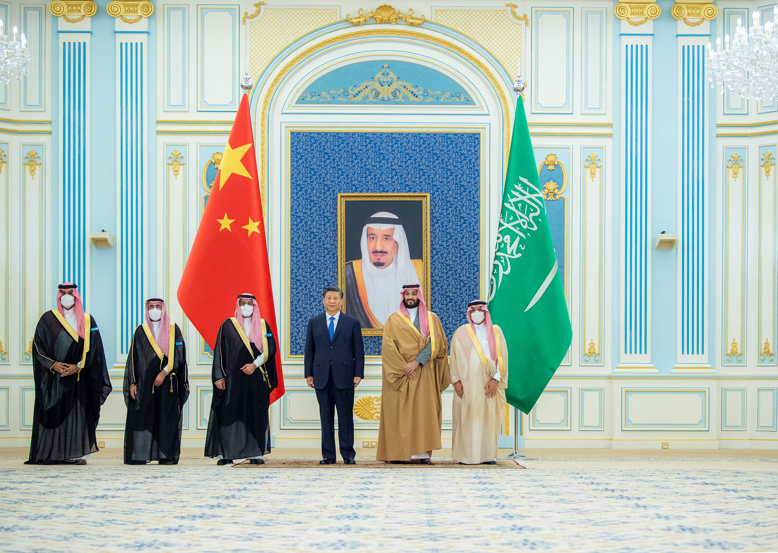 Saudi Crown Prince Mohammed Bin Salman stands with Chinese President Xi Jinping in Riyadh