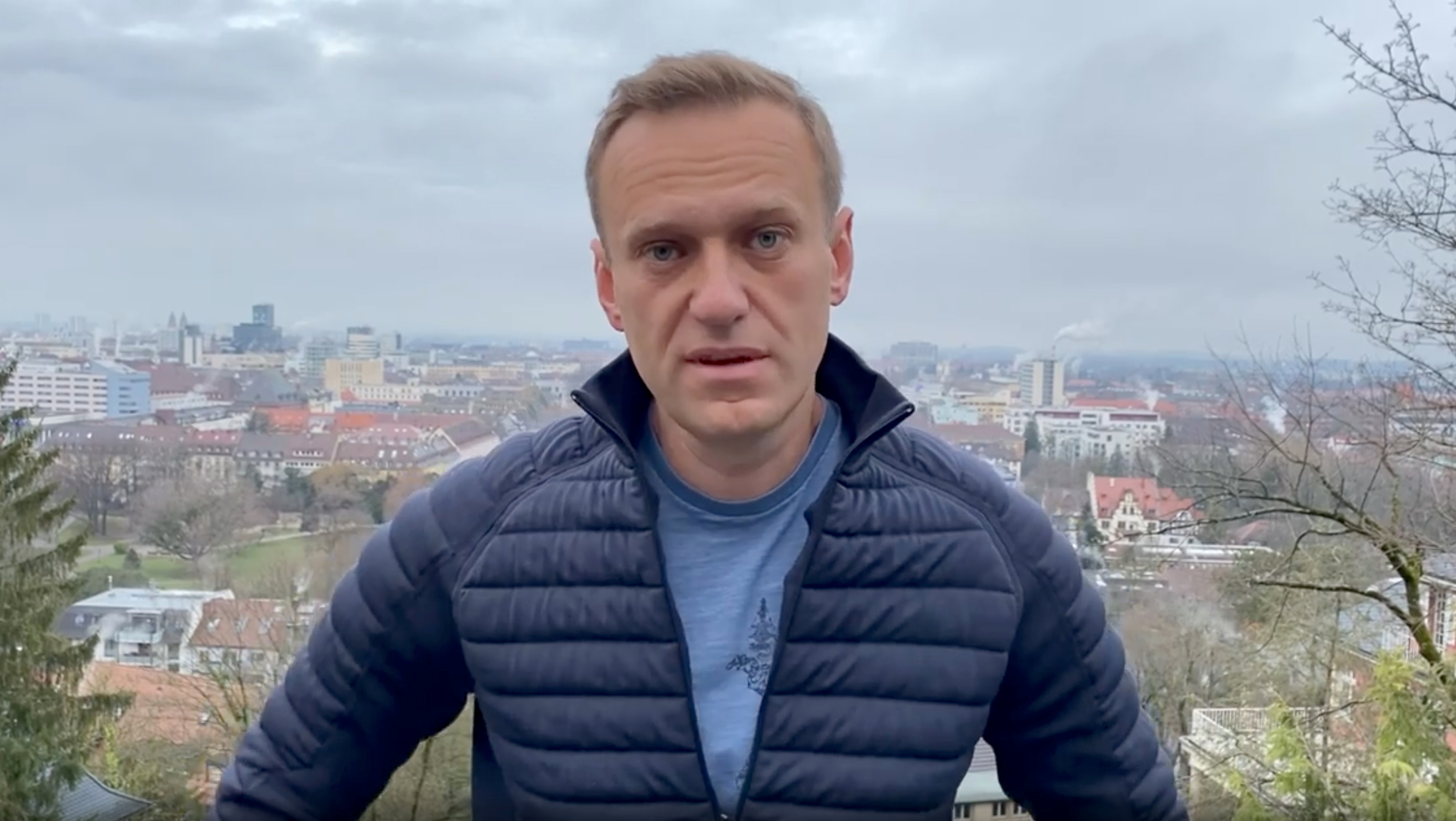 Russian opposition politician Alexei Navalny says he will return to Russia on Sunday