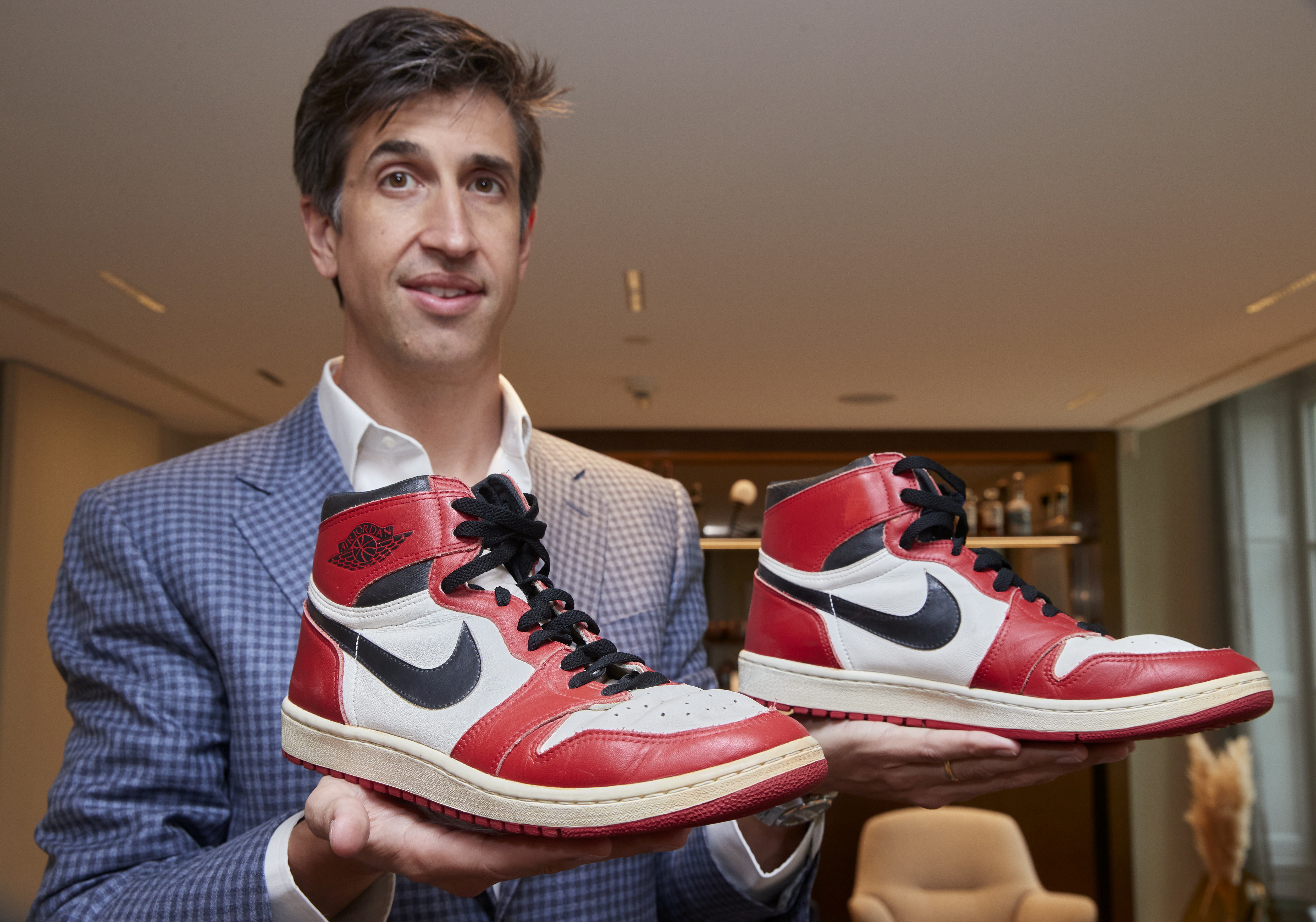 tratar con operación Mala suerte Sneakers from Michael Jordan's rookie season up for sale at Sotheby's |  Reuters