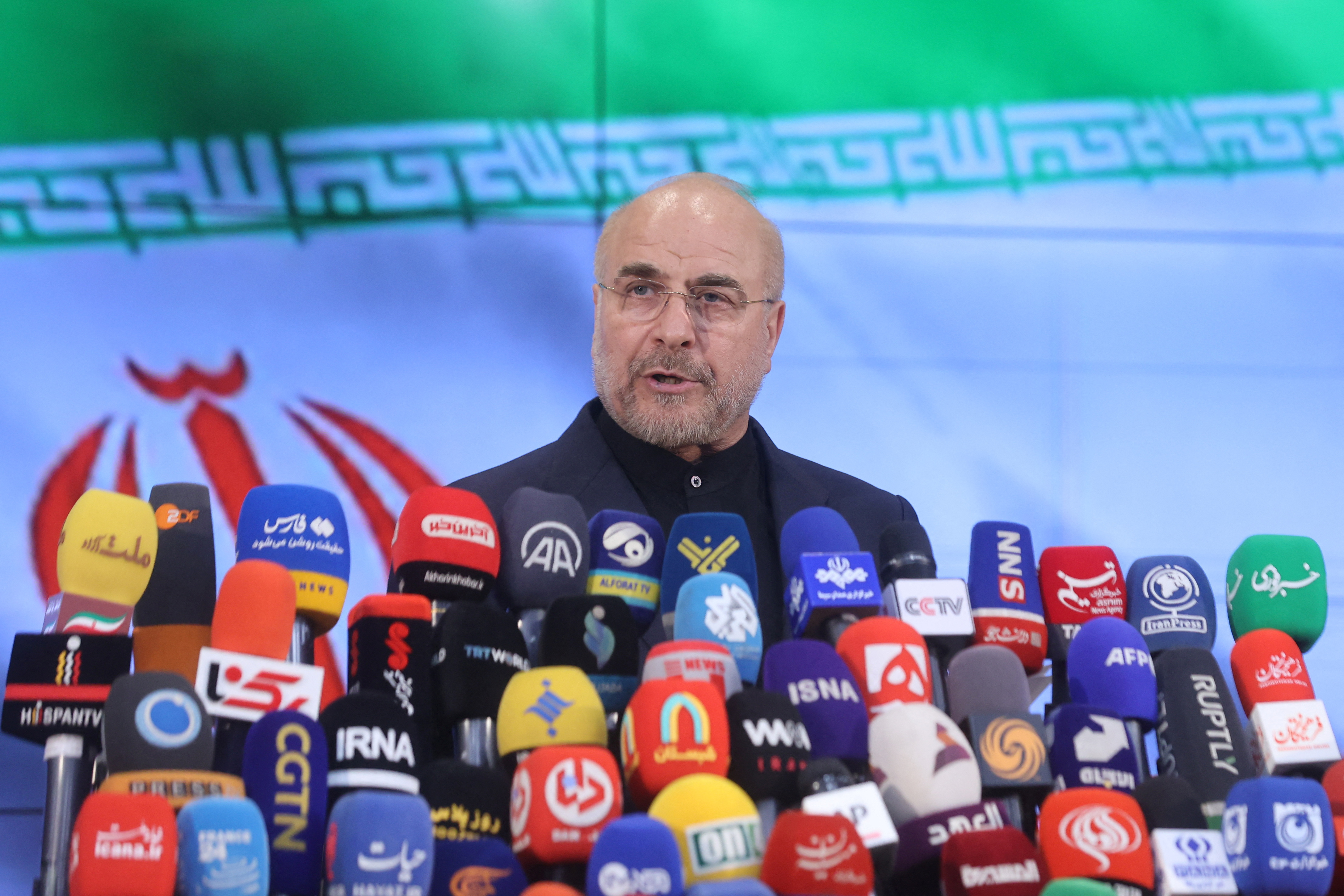 イラン大統領の立候補者6人承認、保守強硬派ガリバフ氏ら