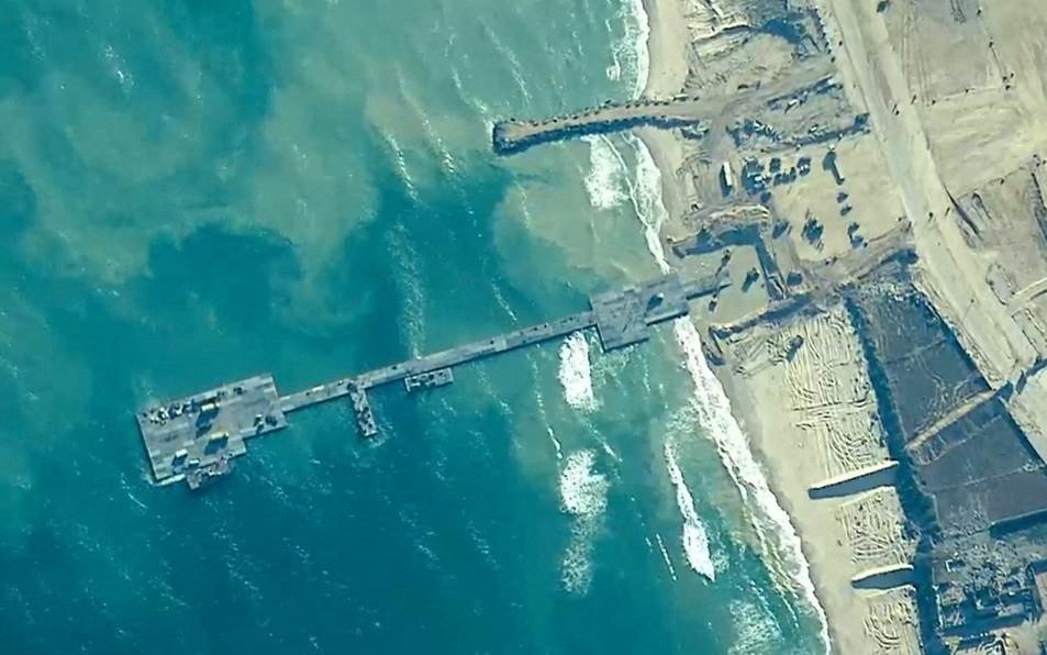 U.S. and Israeli militaries put temporary pier to deliver humanitarian aid on the Gaza coast