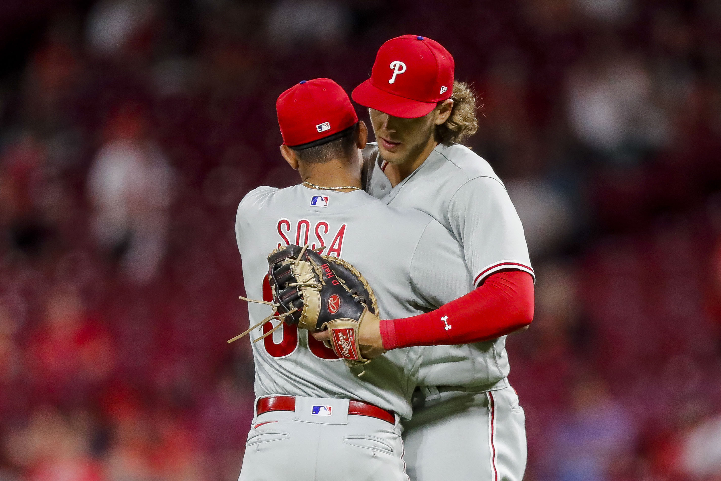 Phillies end 3-game skid by routing Reds