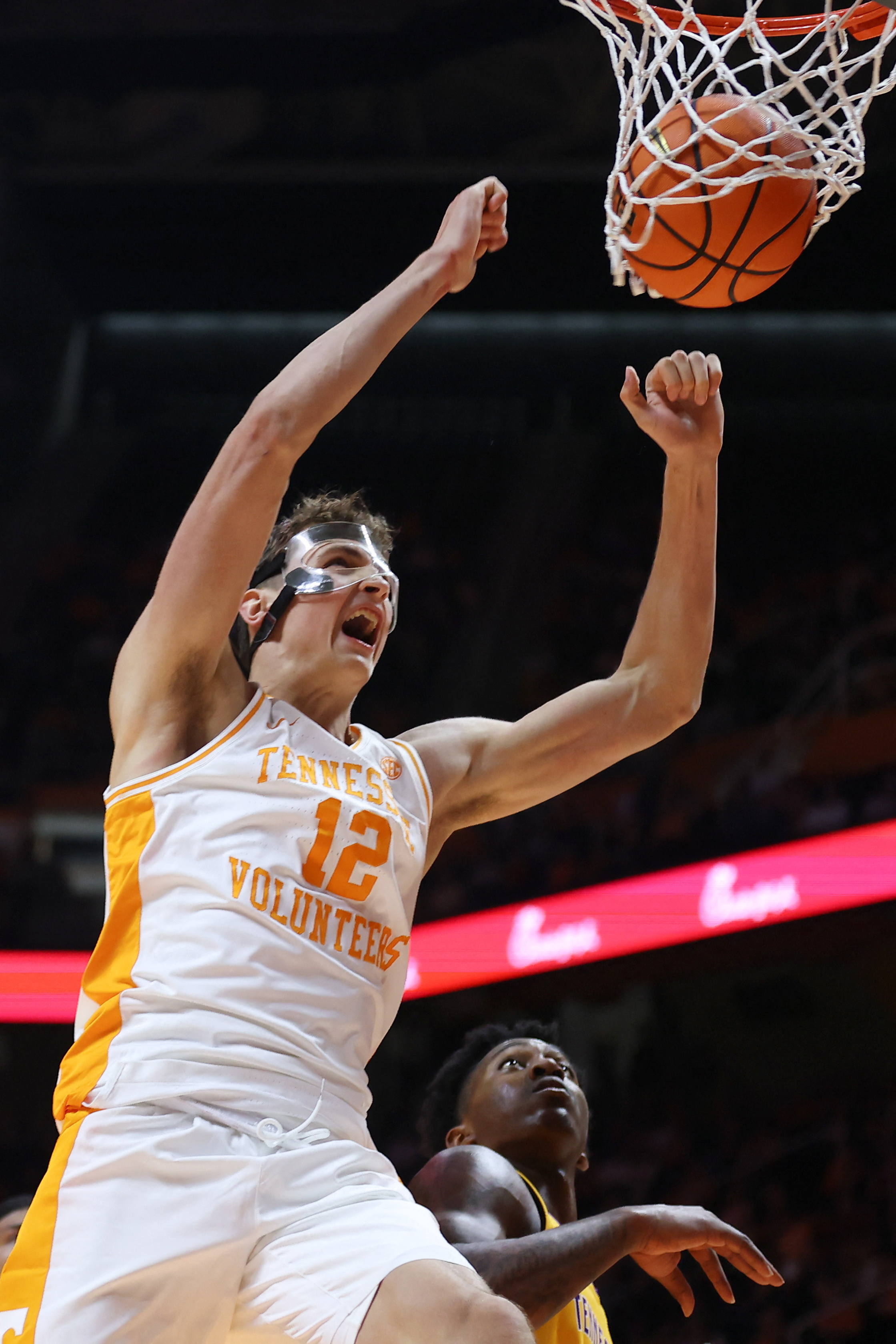 No. 9 Tennessee breezes by Tennessee Tech, 80-42 | Reuters