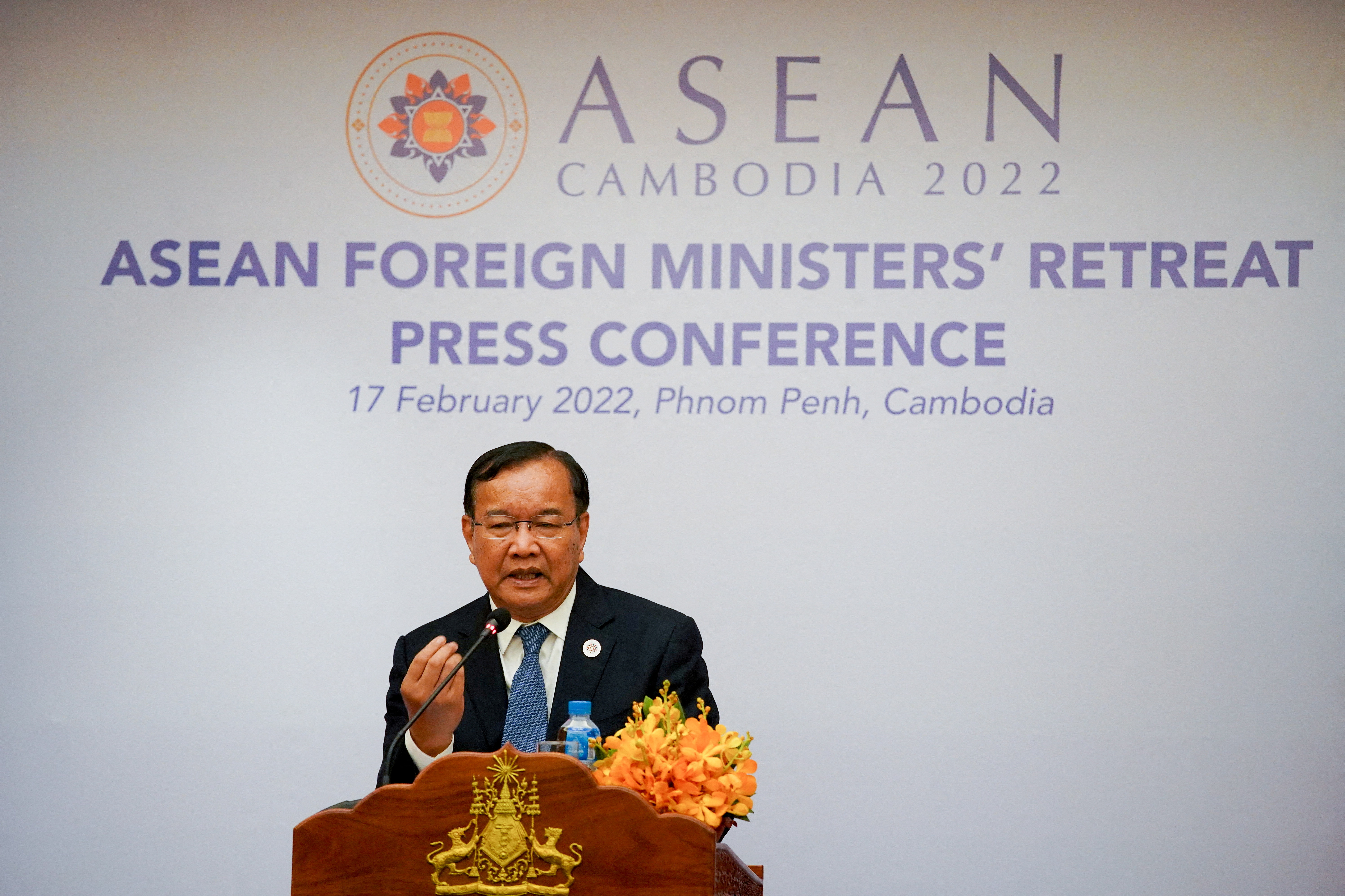 ASEAN foreign ministers meet in Phnom Penh