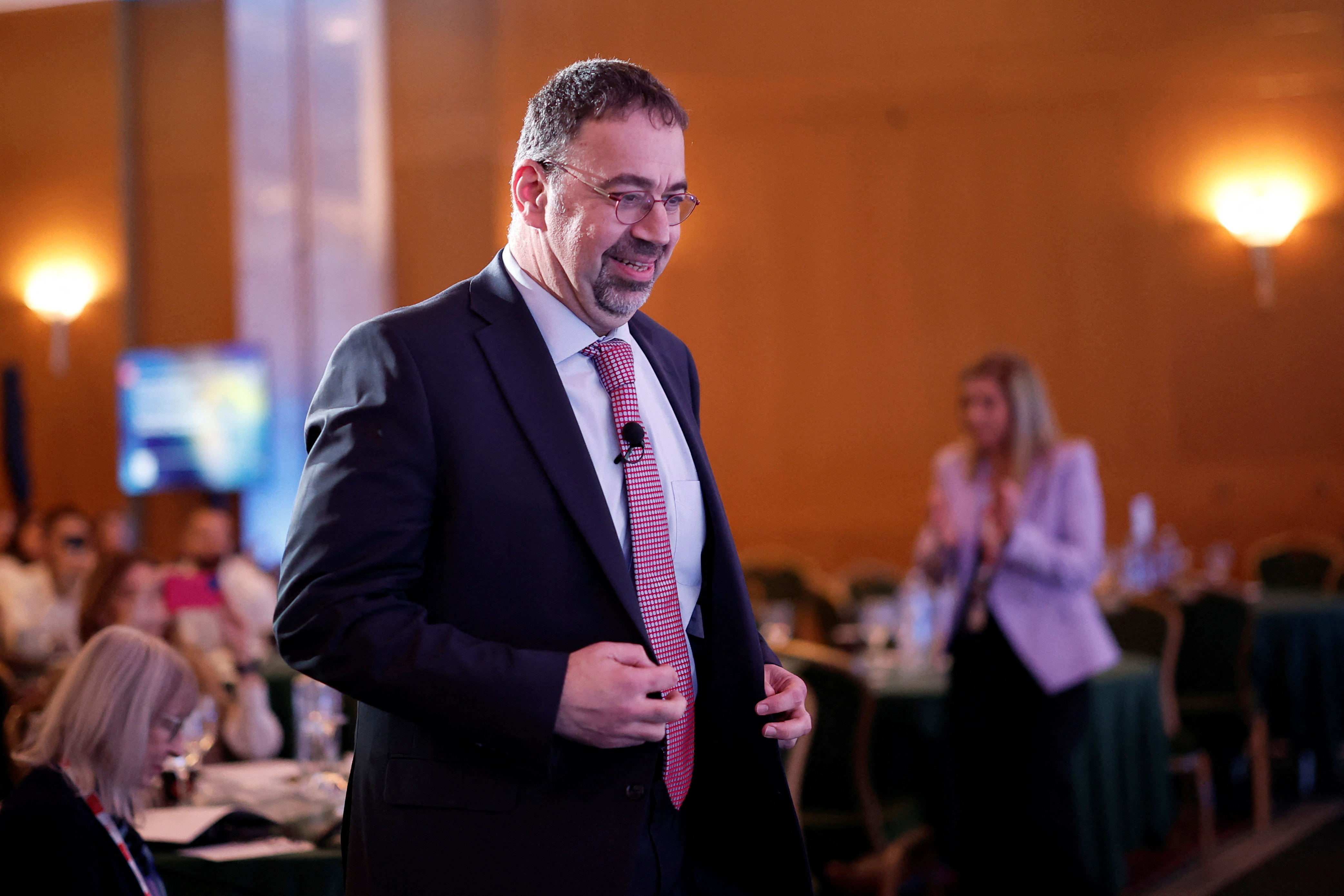 Nobel economics prize goes to inequality researchers Reuters