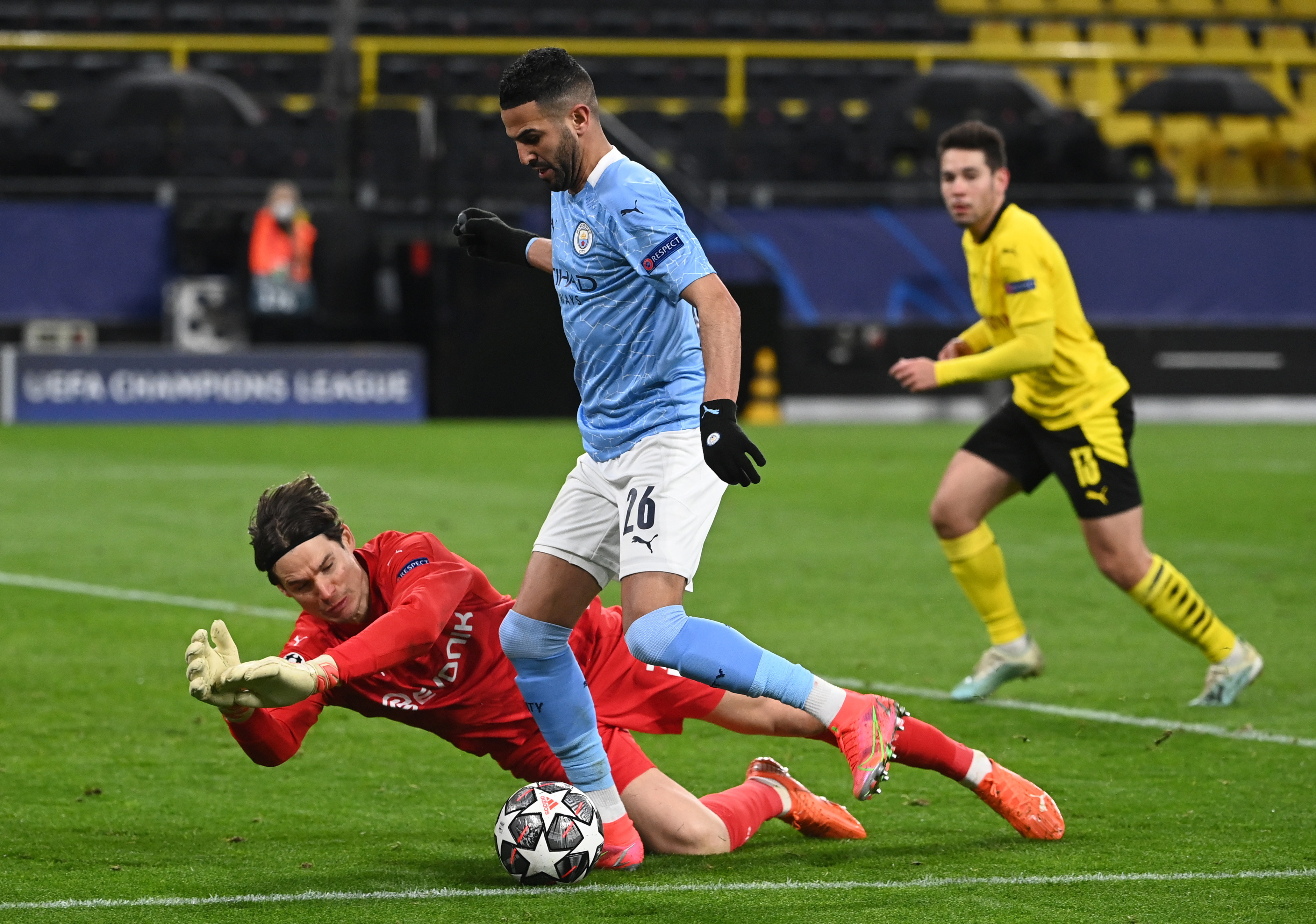 Man City Reach Champions League Semis With 2 1 Win At Dortmund Reuters