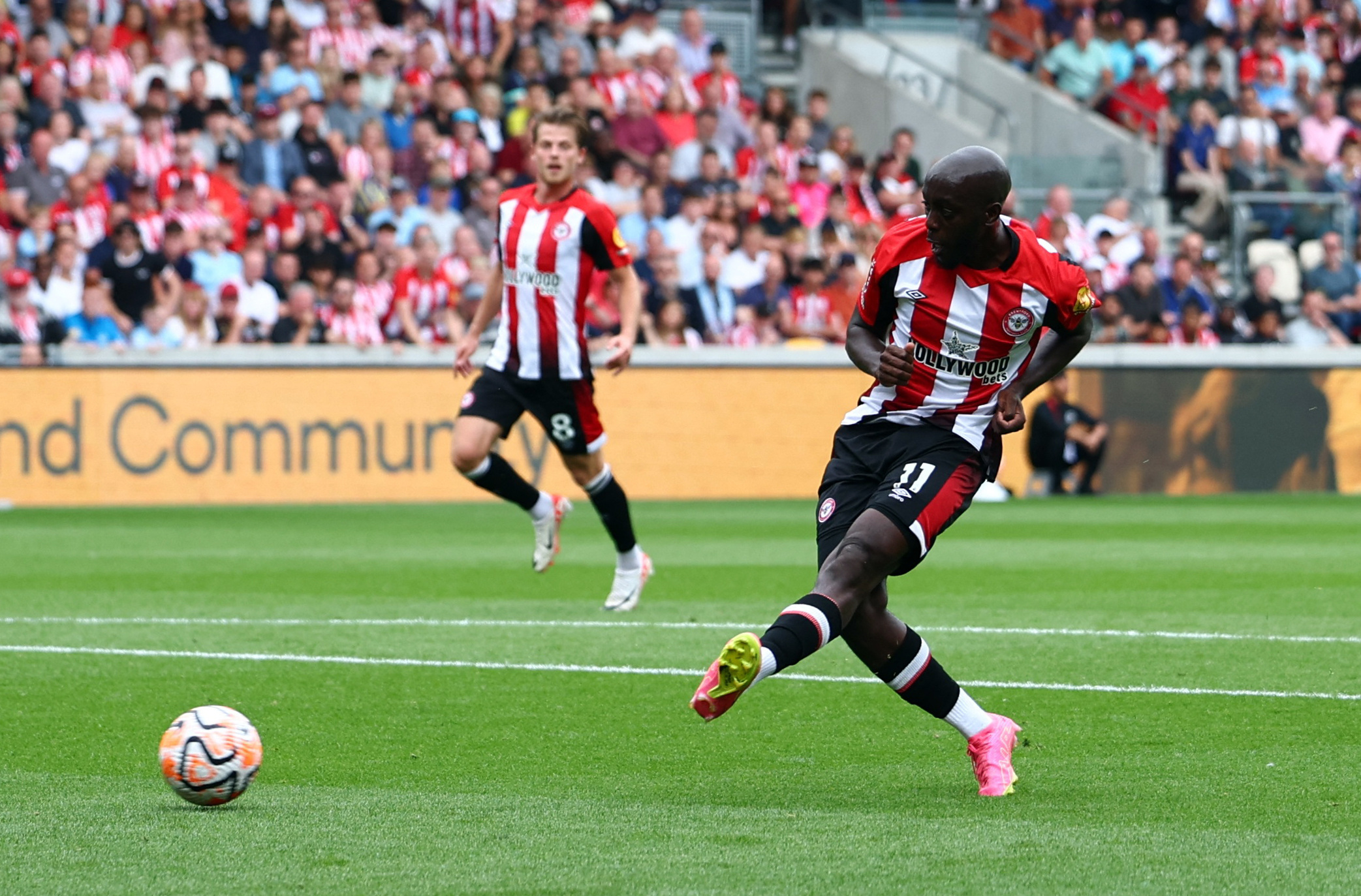 Tottenham sai atrás, mas arranca empate com o Brentford na retomada do  Inglês - Gazeta Esportiva