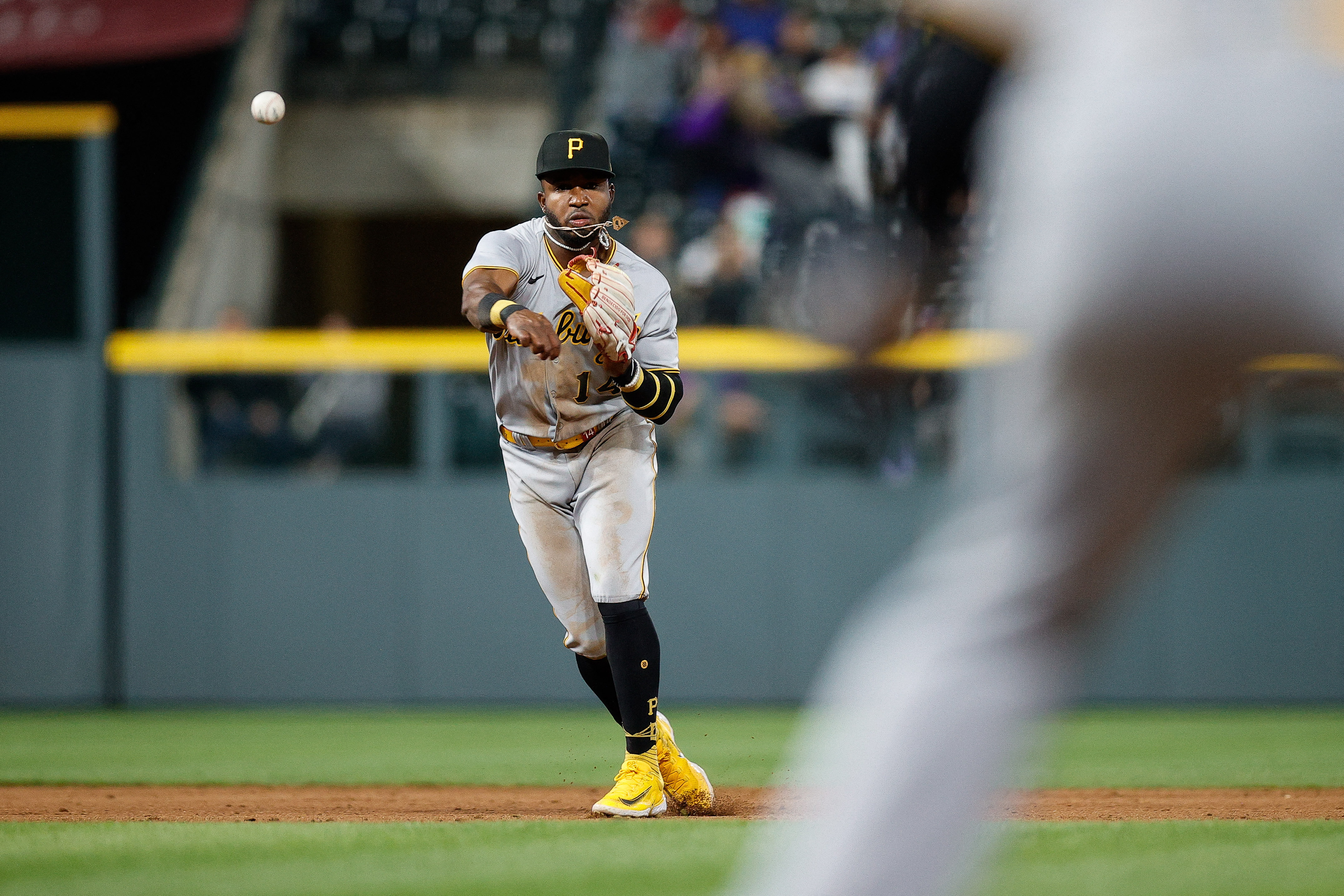 Pirates jump on Rockies early, cruise to 14-3 rout