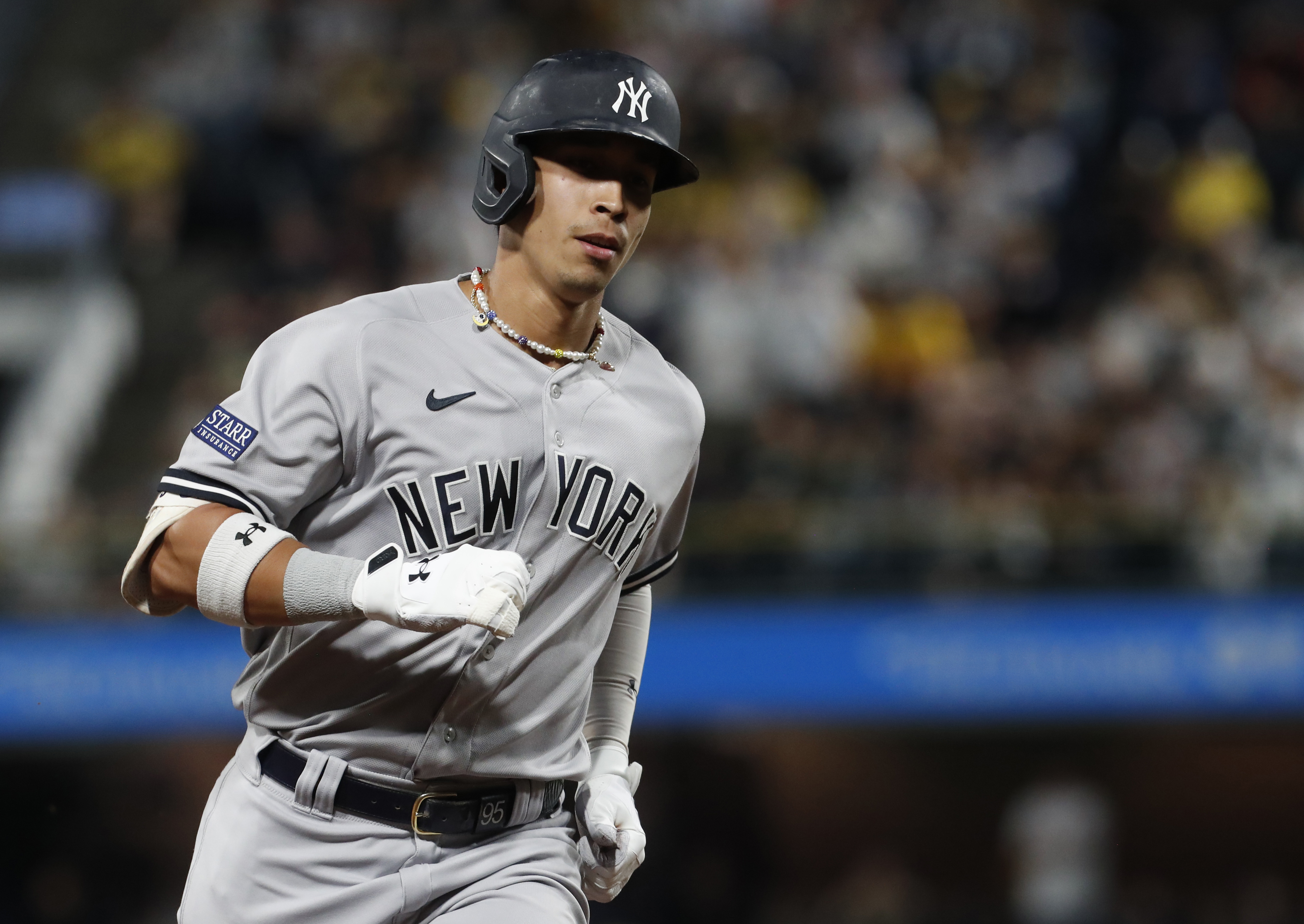 Giancarlo Stanton goes deep as Yankees sink Pirates