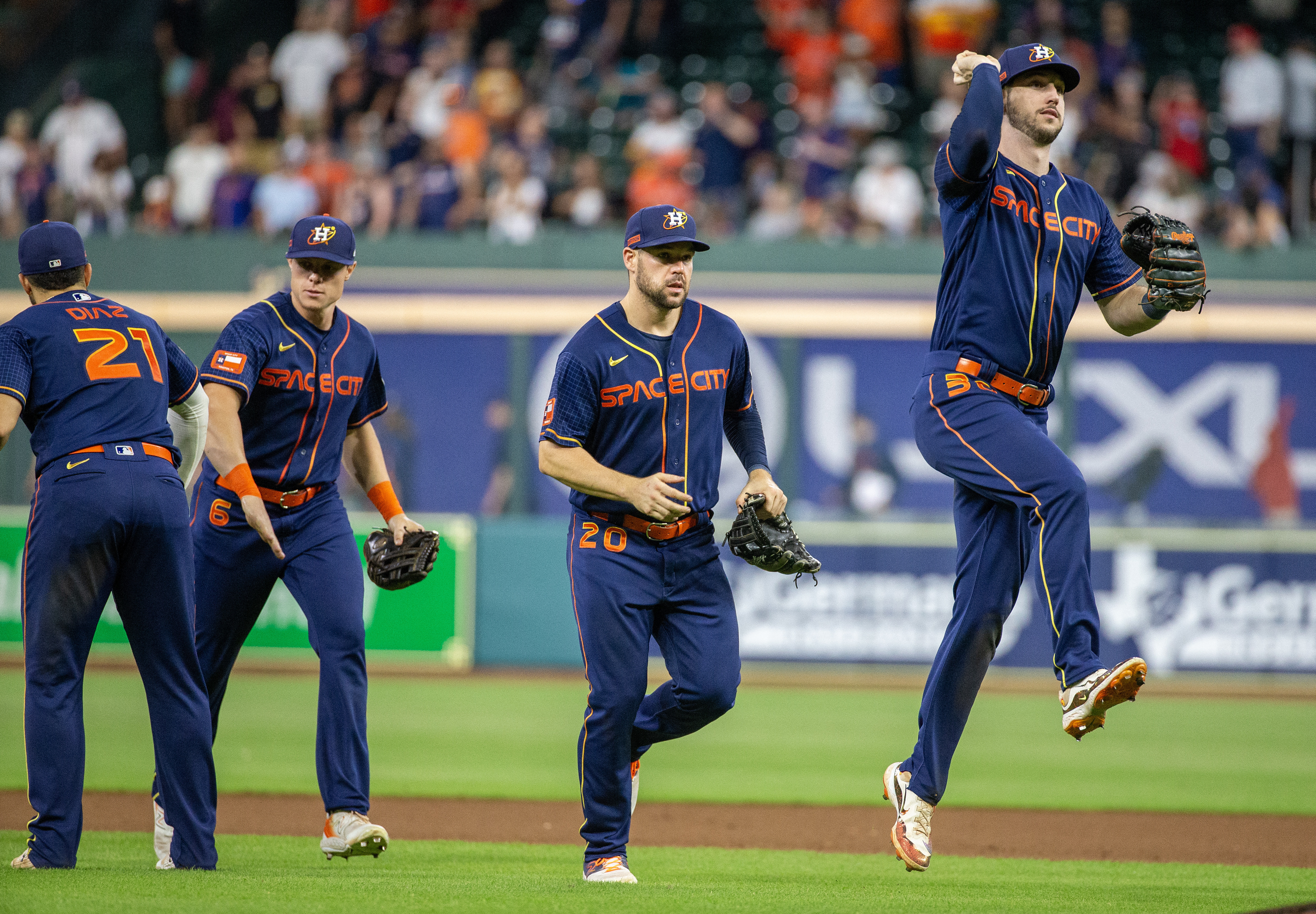 Seattle Mariners rally to beat Red Sox 6-3, win 4th straight