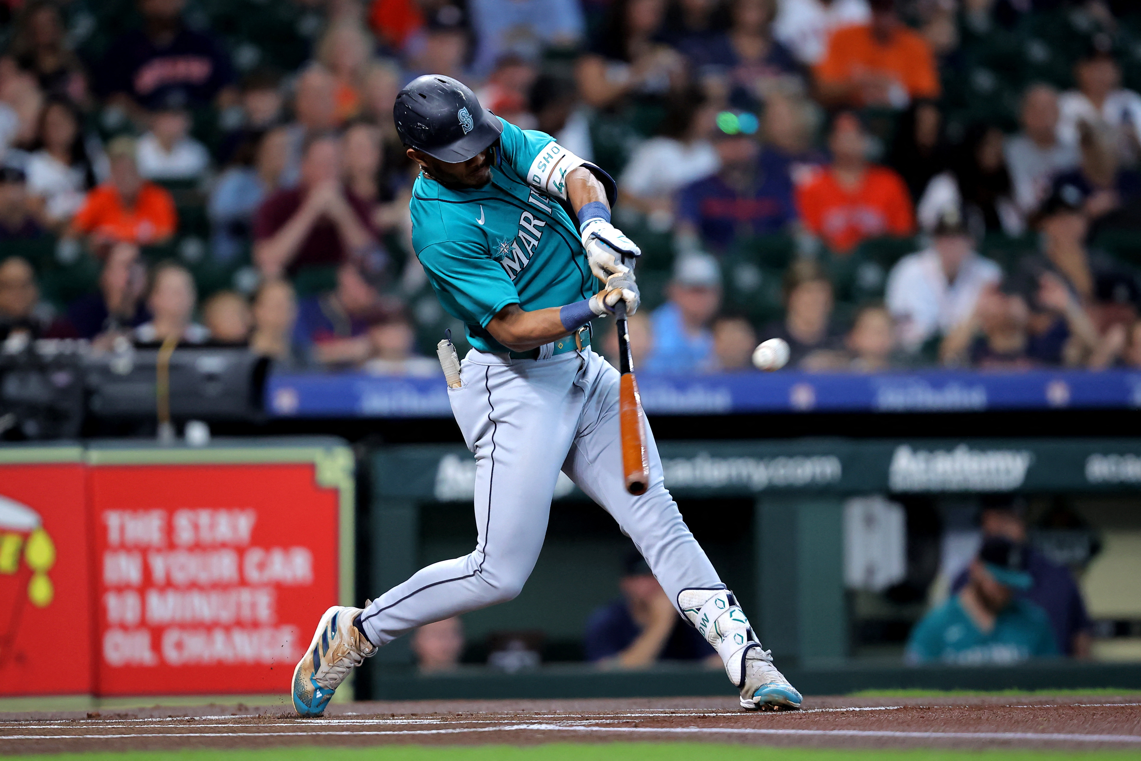 Suárez homers, Seattle Mariners hold off Astros to complete sweep - Seattle  Sports