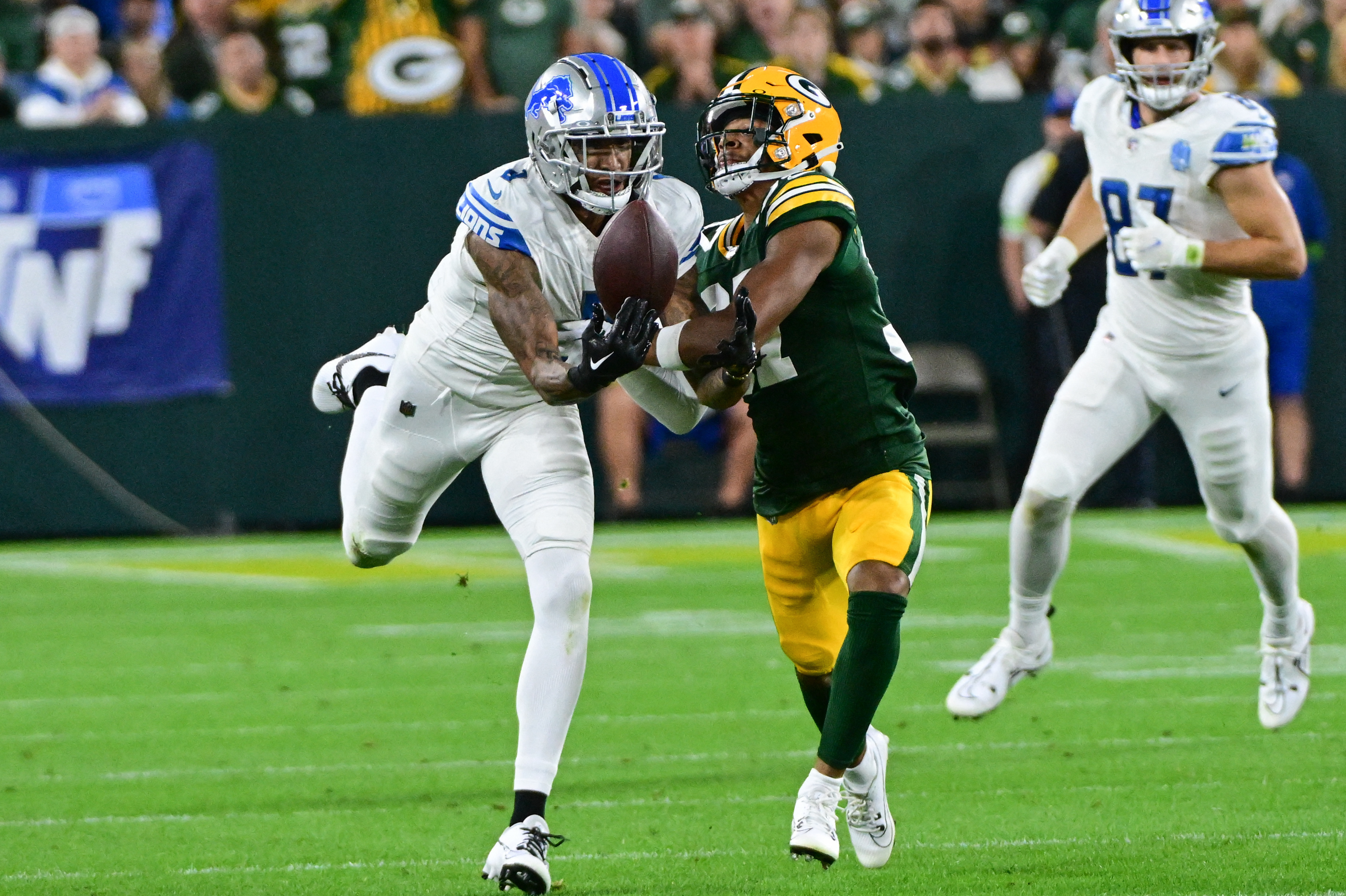 David Montgomery helps Lions top Packers, move into first in NFC North