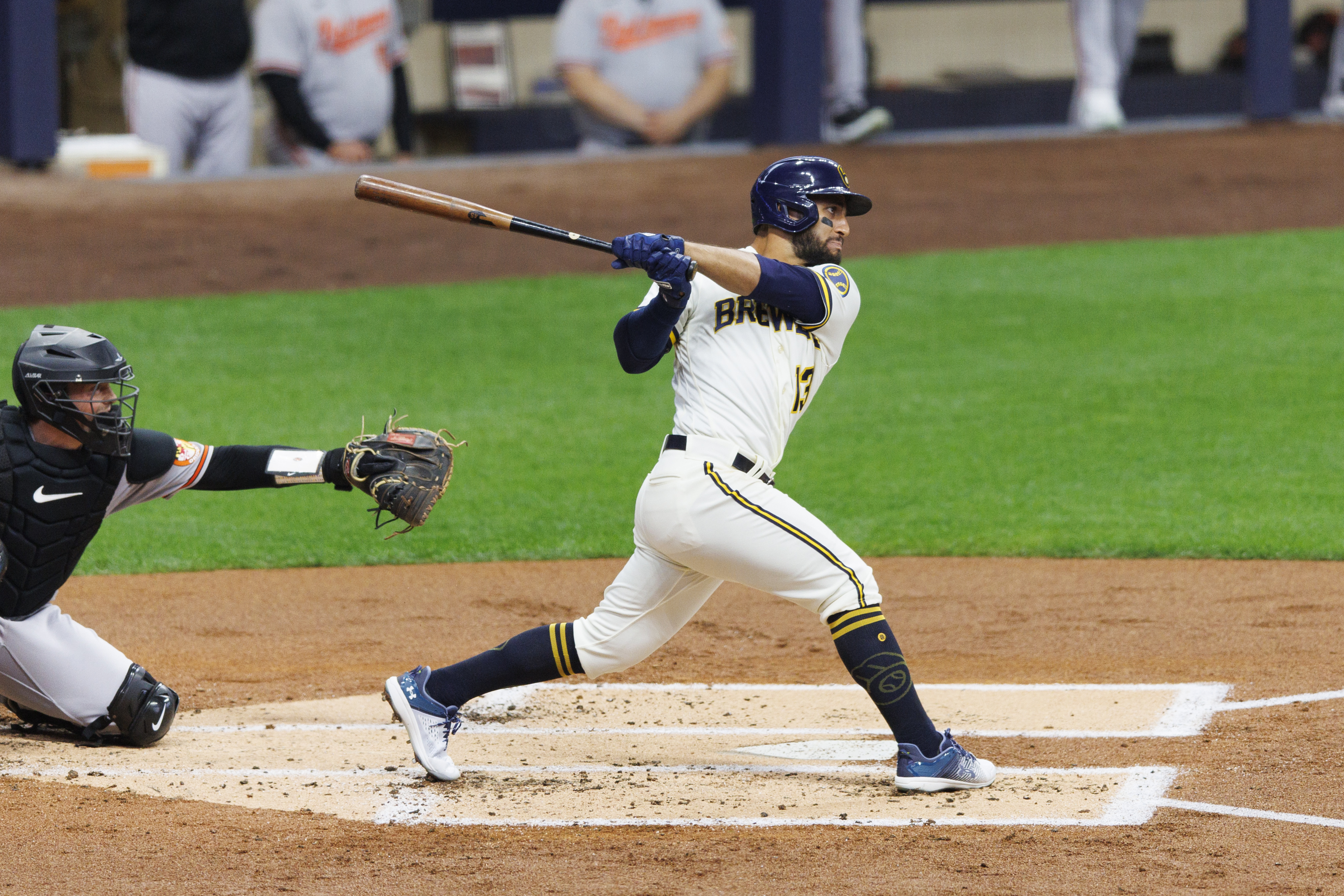 Brewers walk off with win over Cubs in extra innings