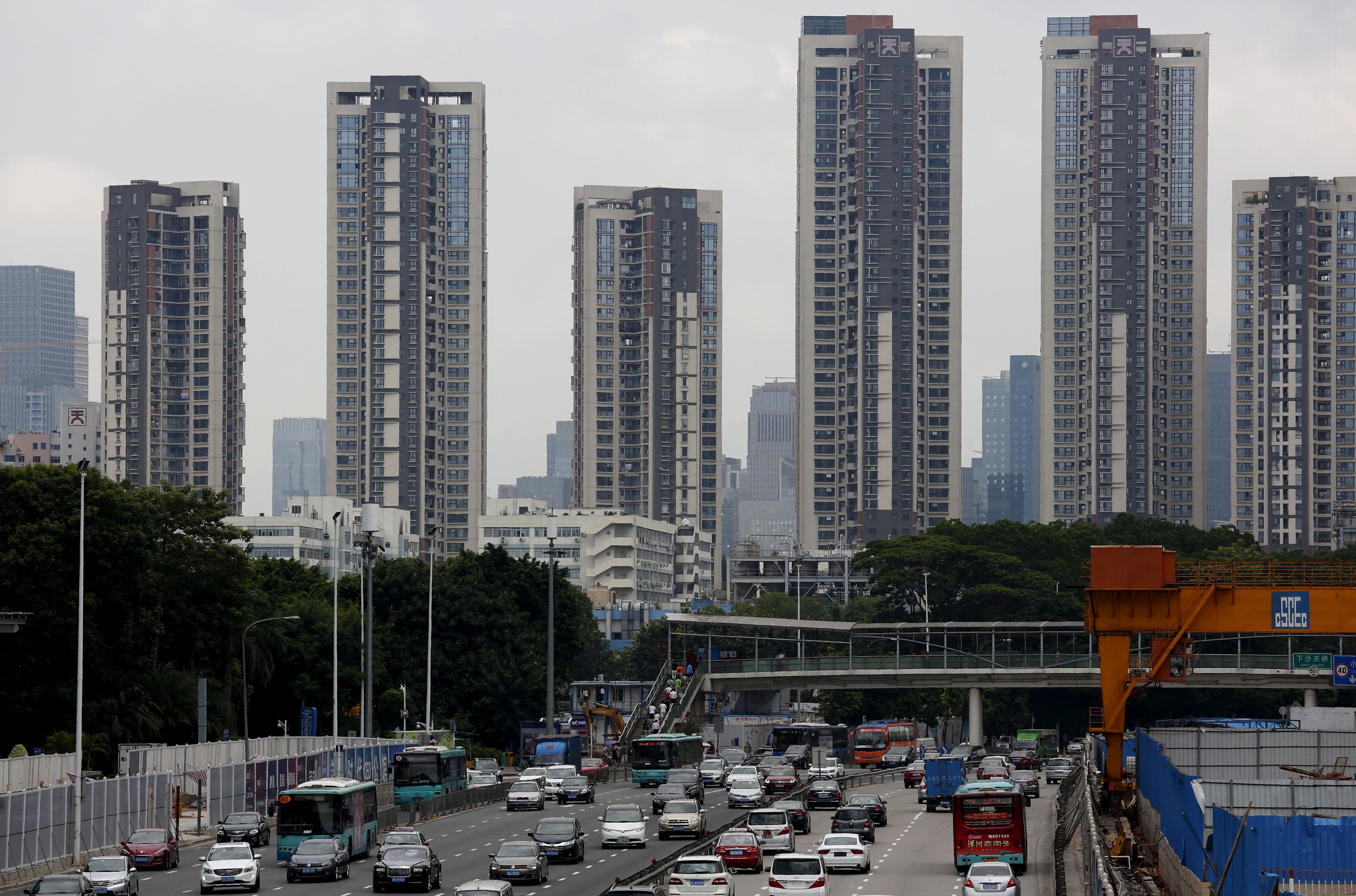 Apartment towers are seen in the southern Chinese city of Shenzhen, Aug. 28, 2015. REUTERS/Bobby Yip