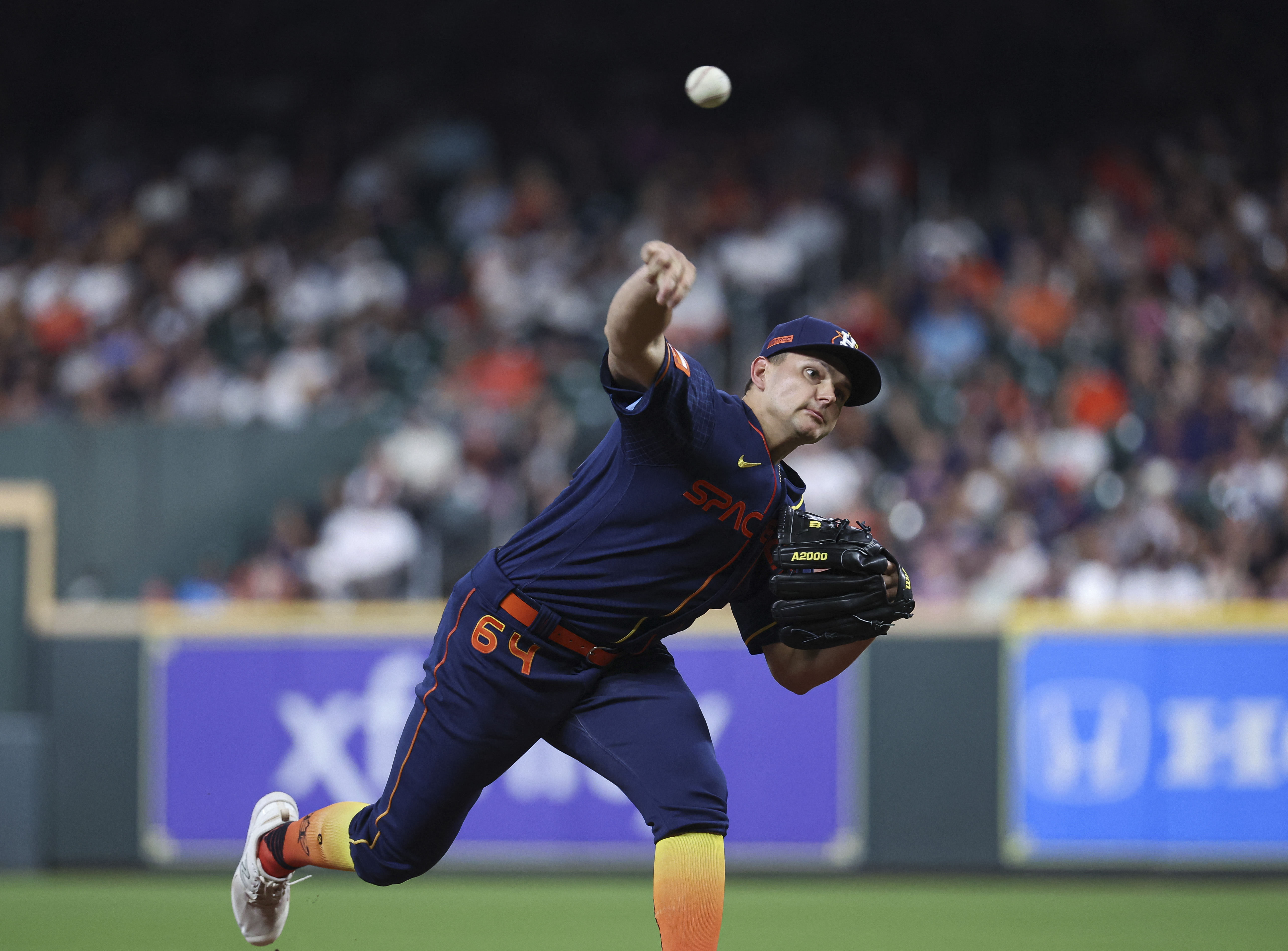 Luis Garcia exits early, but Astros still handle Giants