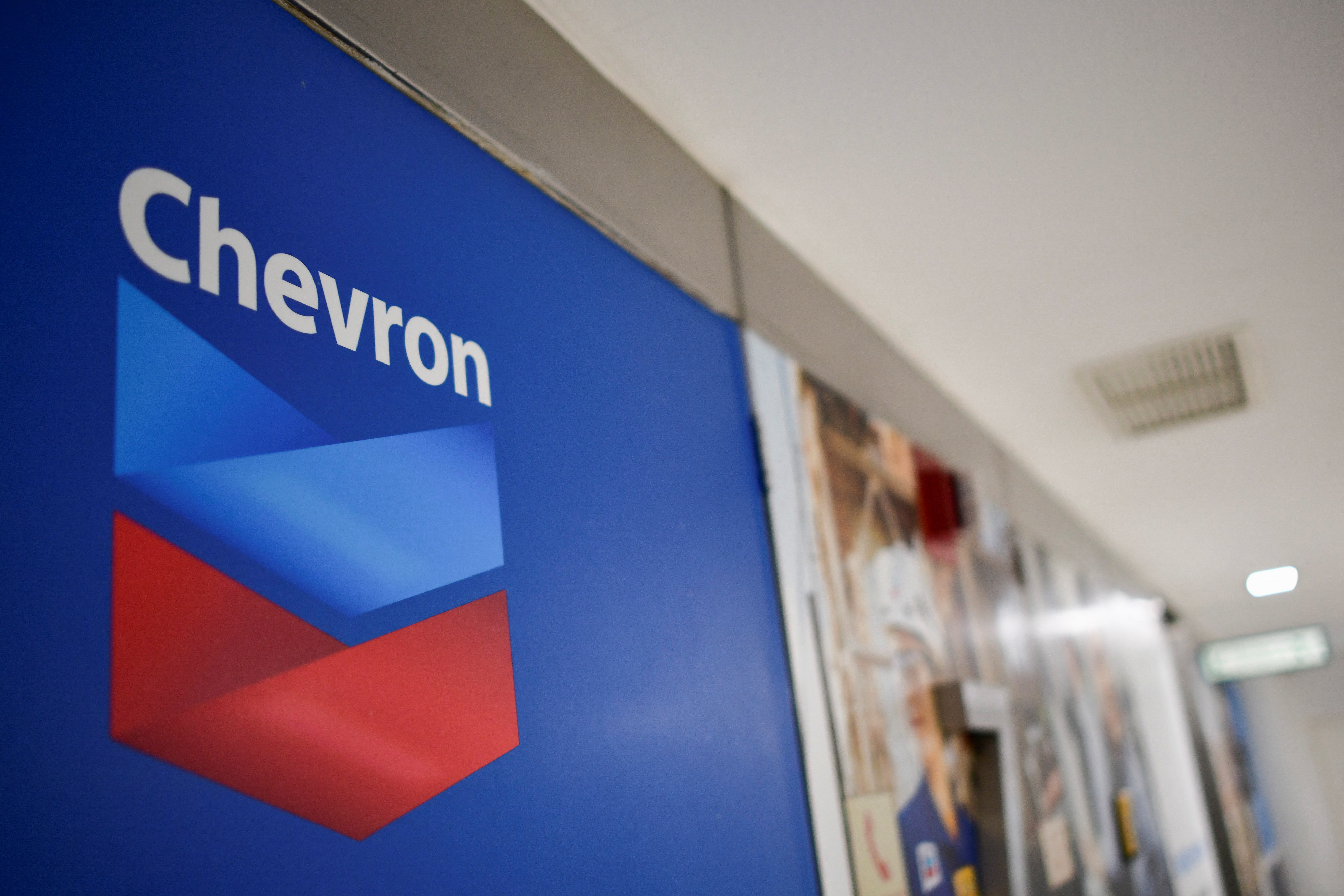U.S. government grants six-month license allowing Chevron to boost oil output in Venezuela