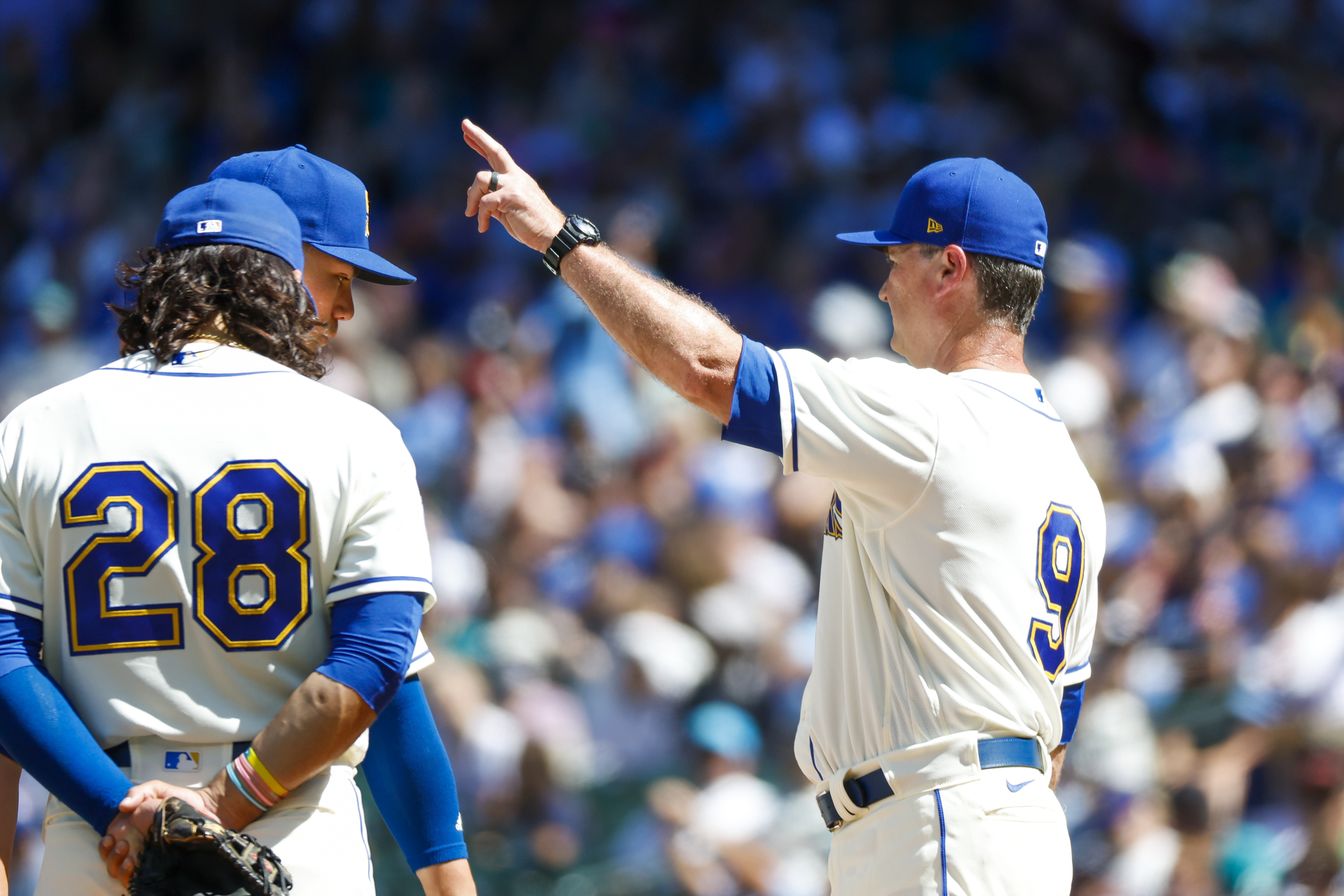 Blue Jays salvage series finale, top Mariners 4-3