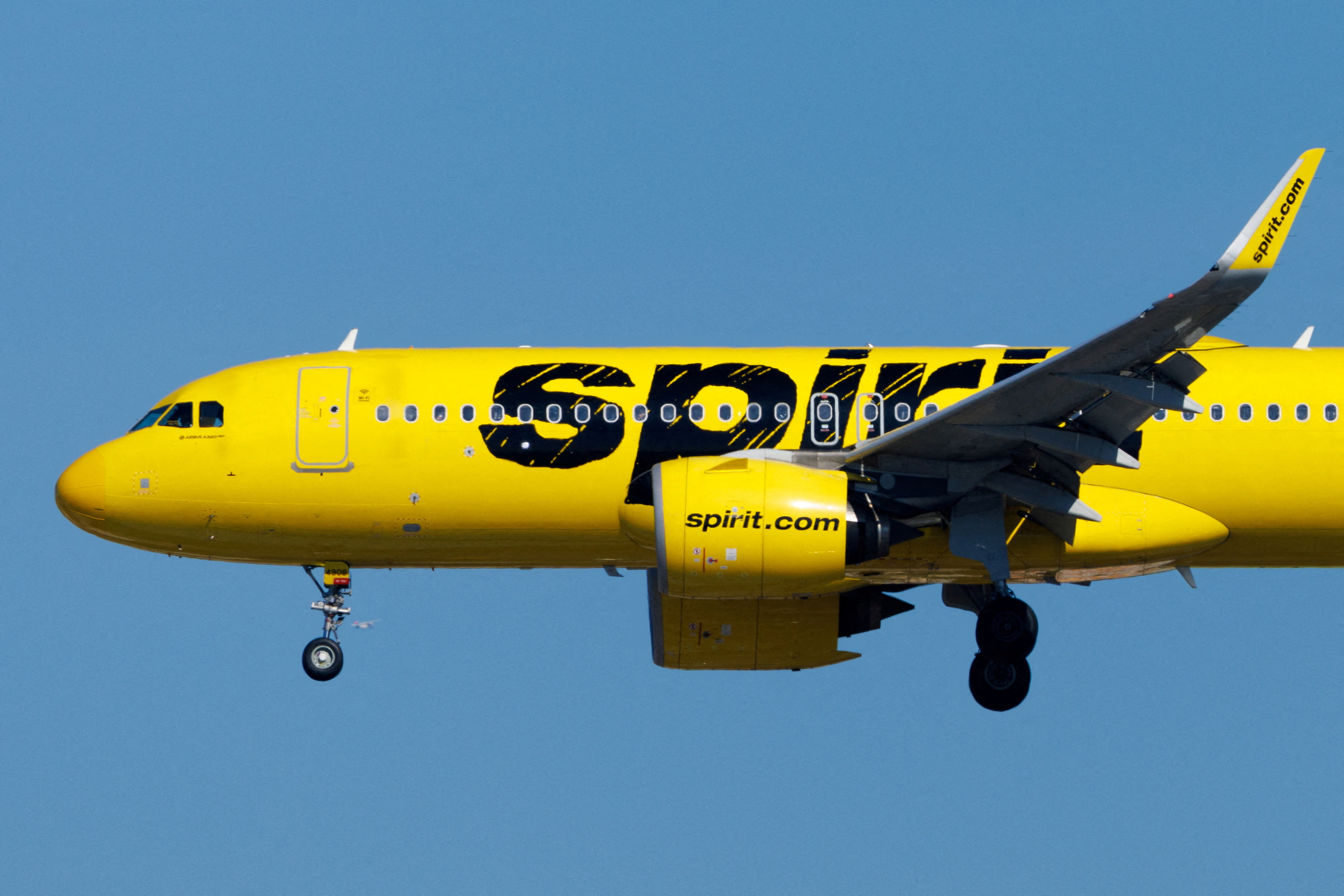 Spirit commercial airliner prepares to land in San Diego