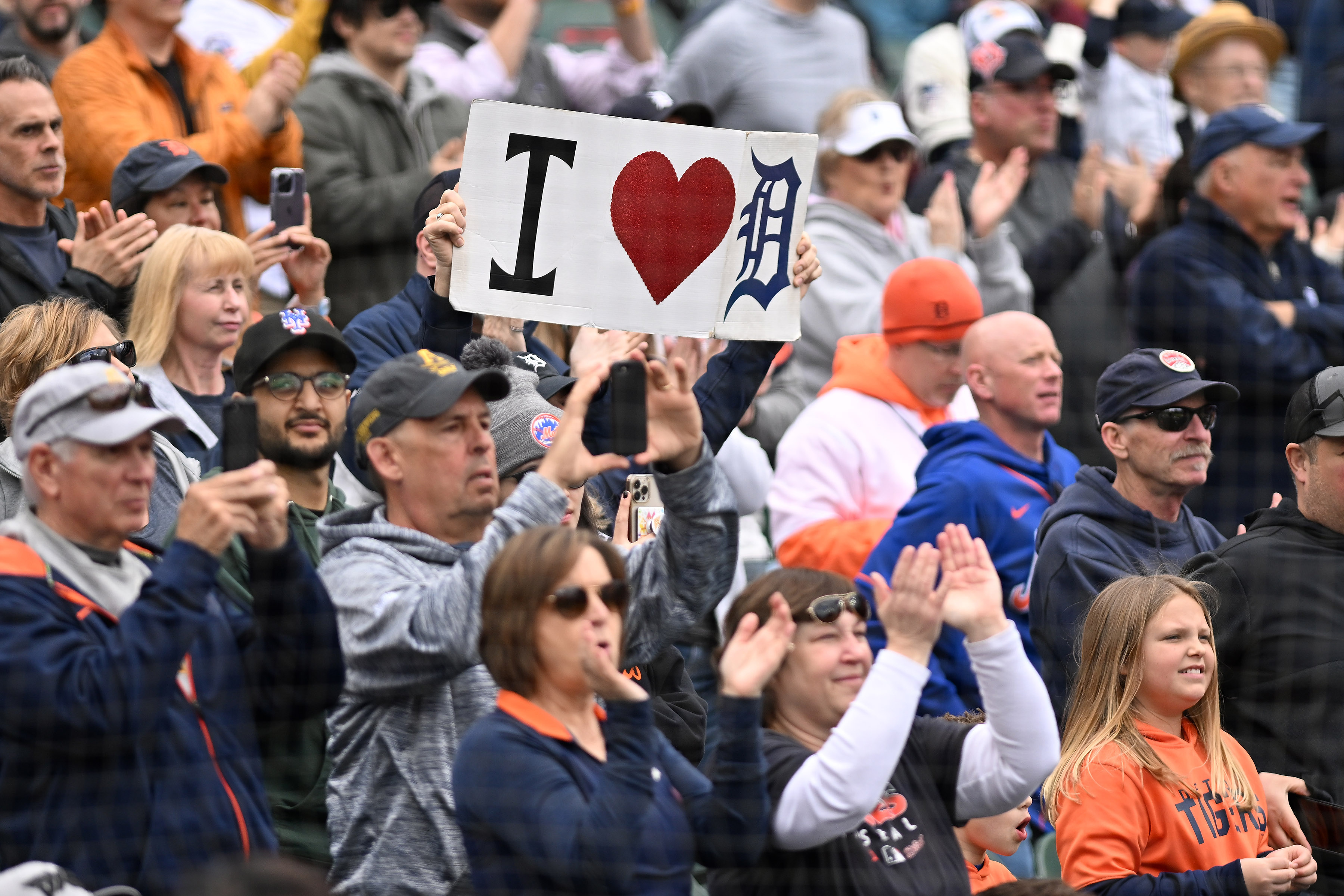 Tigers spoil Justin Verlander's debut, sweep Mets