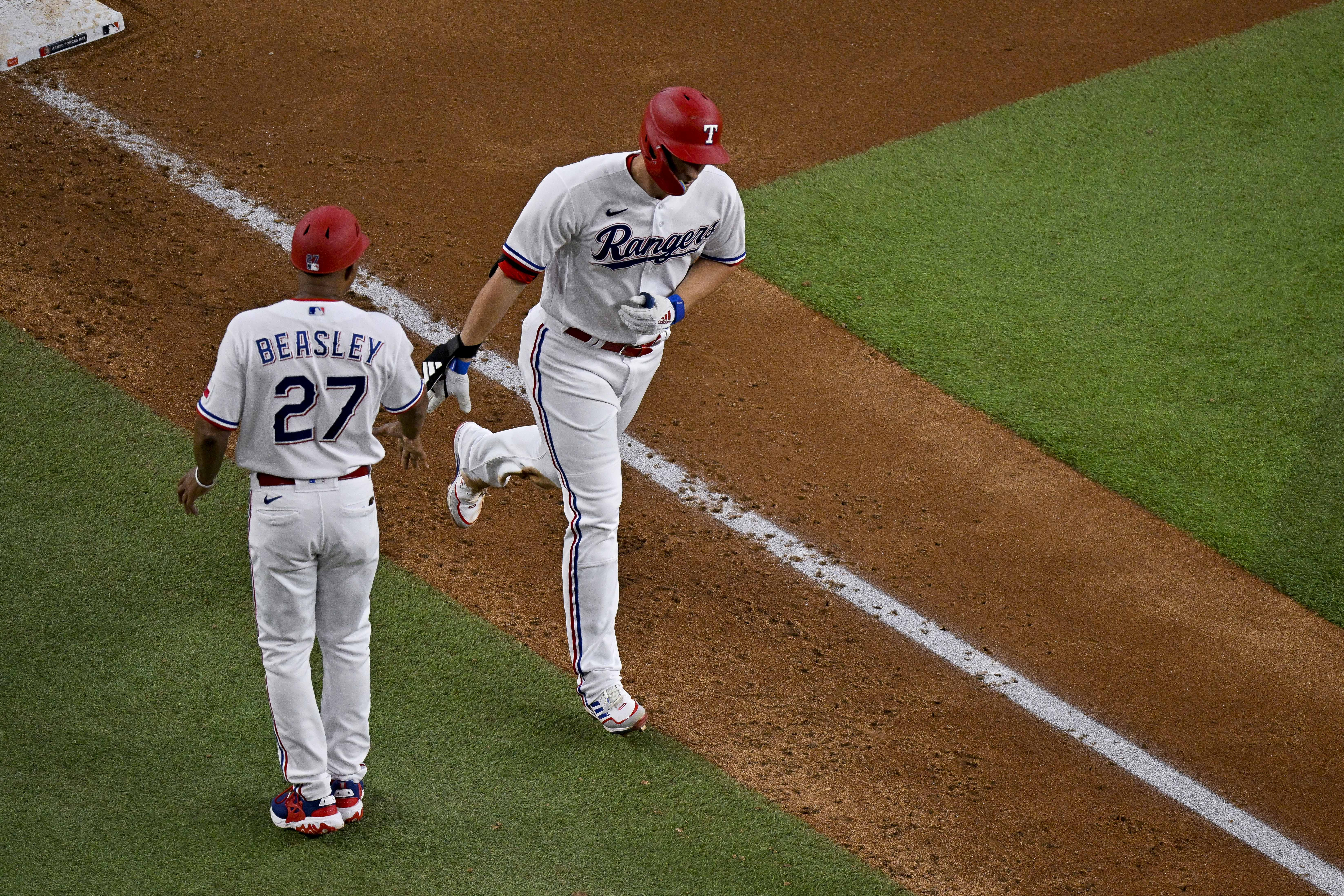 Rangers' offense explodes in 11-5 victory over Rockies