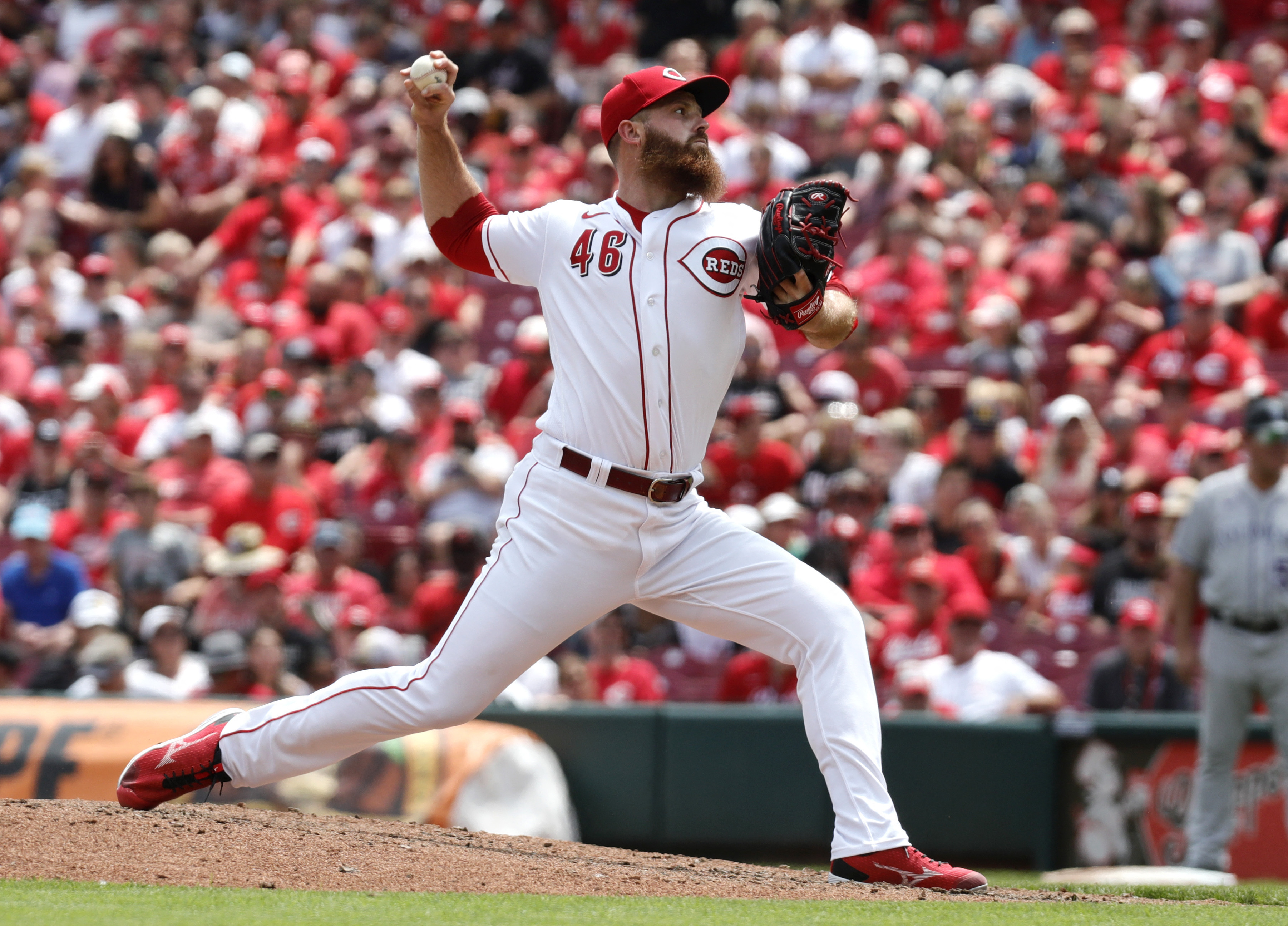 Reds beat Rockies, stretch winning streak to 11