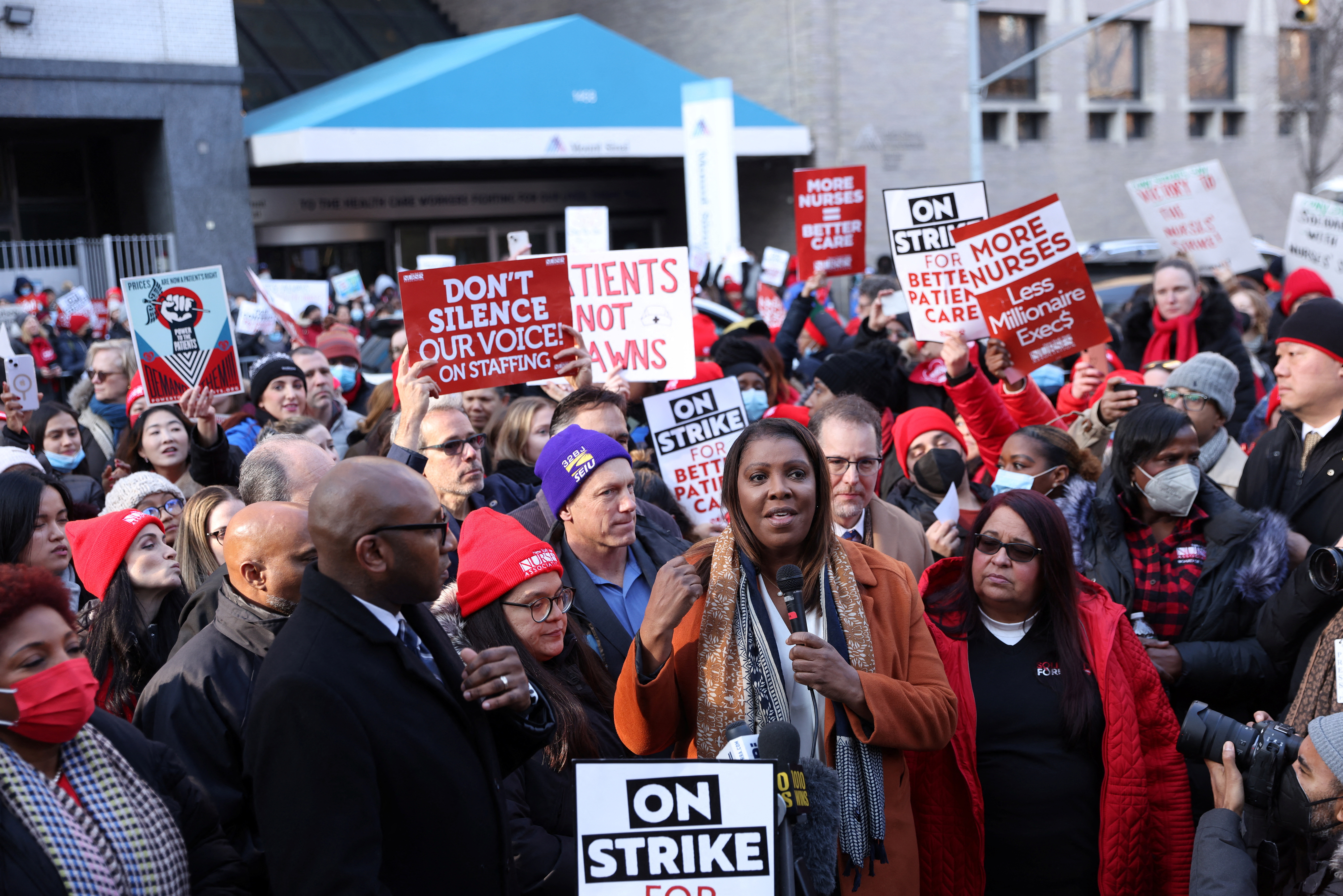 NYSNA nurses walk off the job, to go on strike at Mount Sinai Hospital in New York City