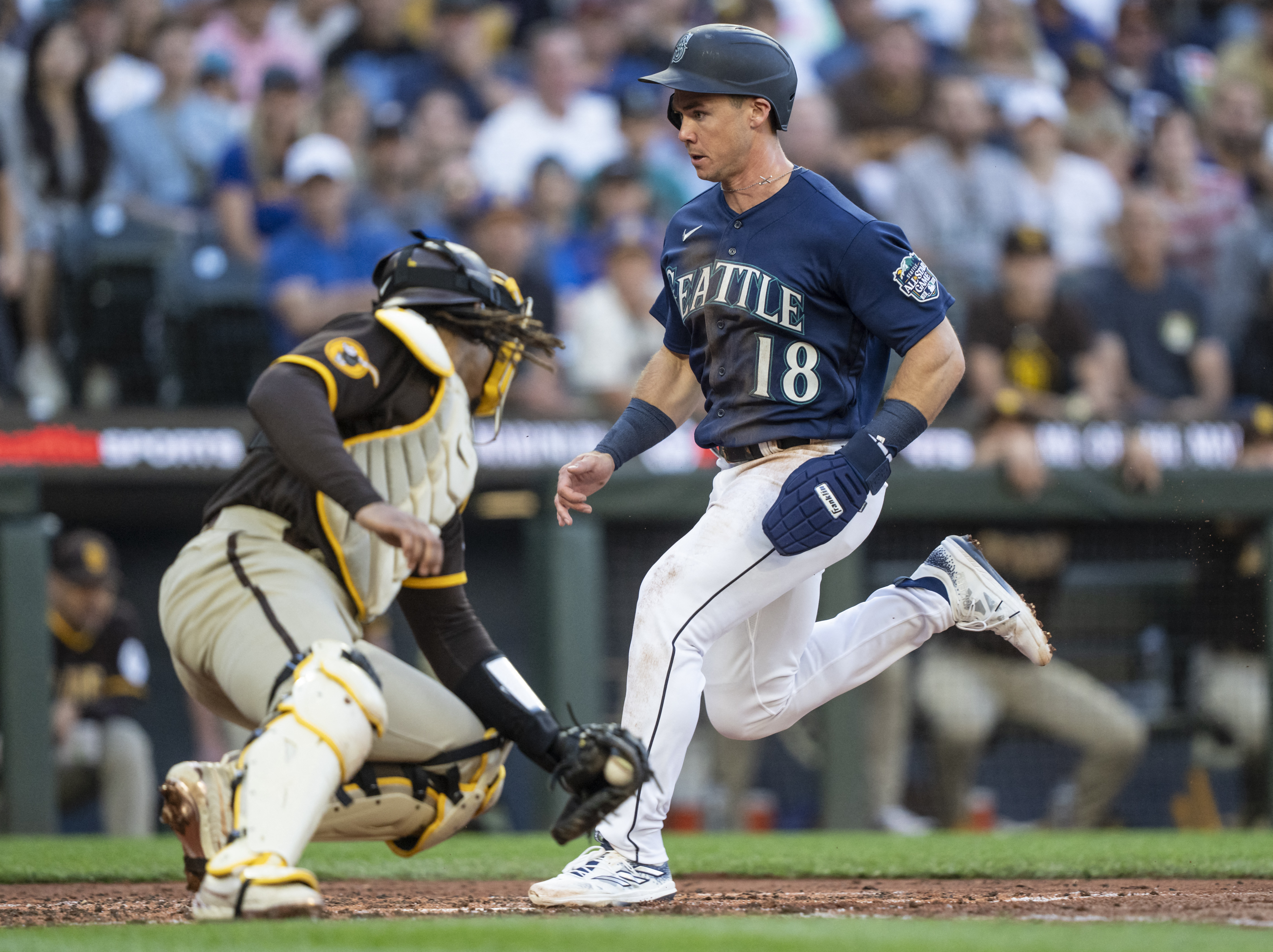 Cal Raleigh, Teoscar Hernández lead Mariners to seventh straight win